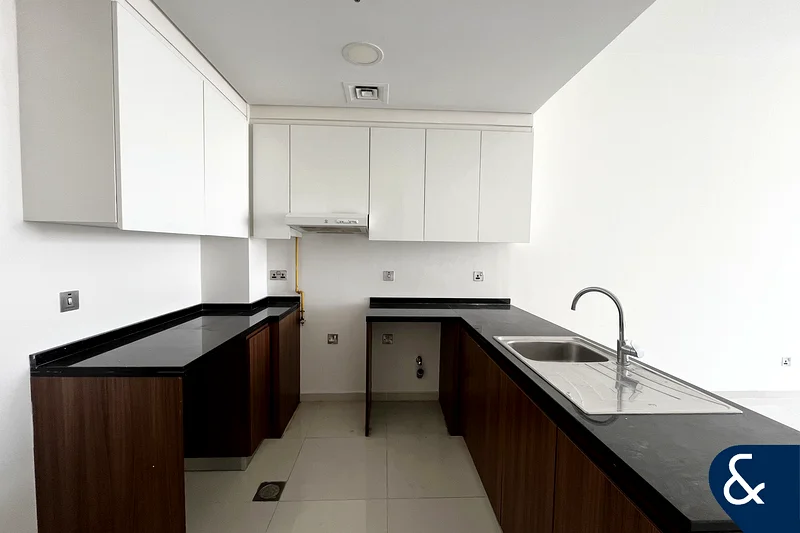 Open View | Vacant | 887sqft | High Floor63971811950082110