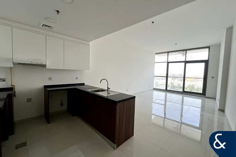 Open View | Vacant | 887sqft | High Floor63971811950082111