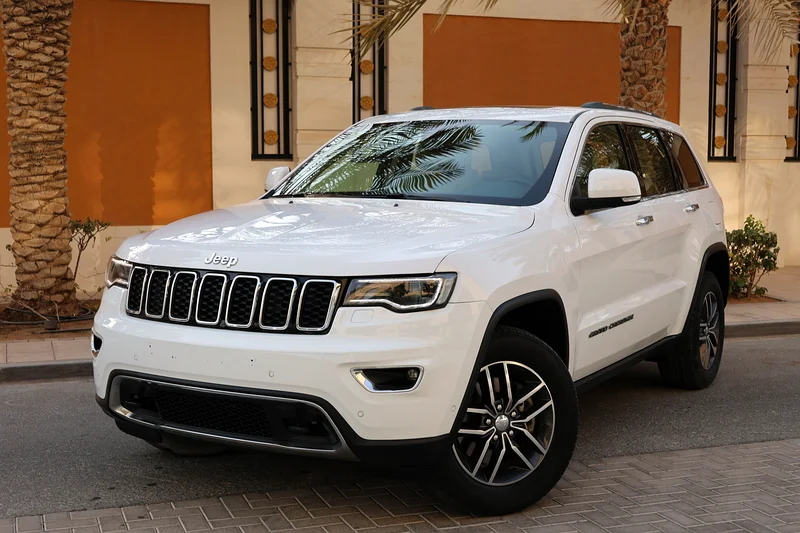 Jeep Grand Cherokee LIMITED 2018 121000KM GCC SPECS633986065751071111