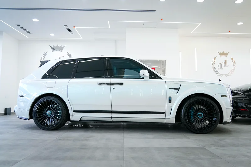 ROLLS ROYCE CULLINAN ORIGINAL MANSORY BLACK/BADGE 2019 FULL. IN EXCELLENT CONDITION63398530658947113