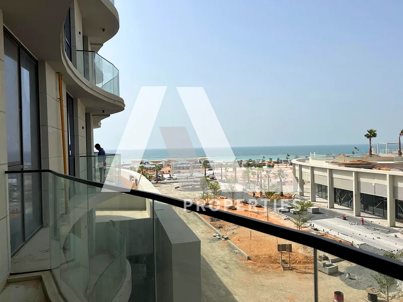 شقة بنظرات جزئية على البحر للبيع!63864288660483112