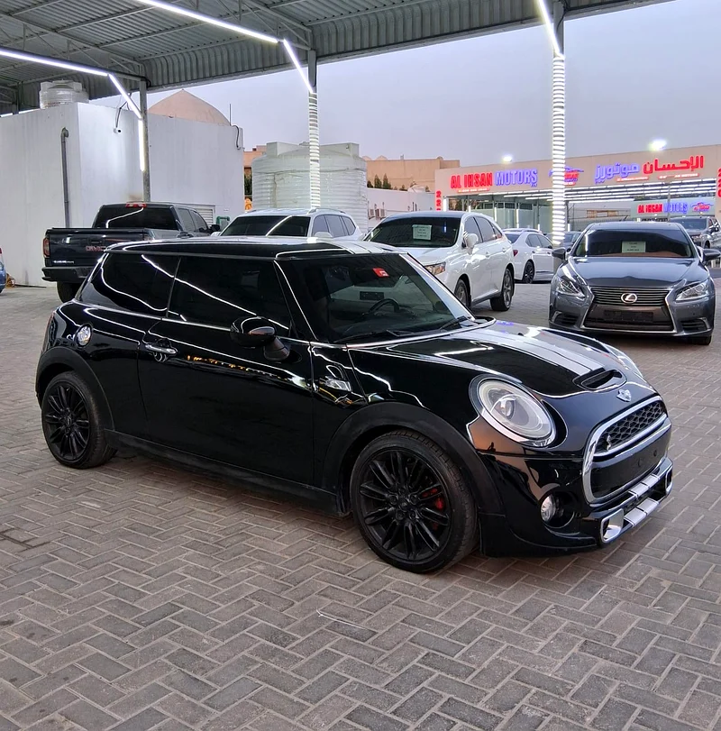 Mini Cooper 2019 imported S Full option with panoramic roof, screen, leather interior, V4 turbo, fuel-efficient, in excellent condition, extremely clean.63398522998657112