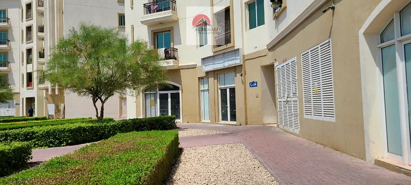 محل بحجم كبير للبيع | مؤجر | عائد استثماري ممتاز | موقع متميز63825488460290111