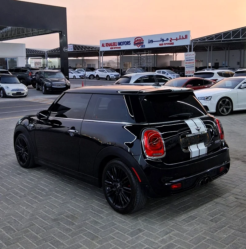 Mini Cooper 2019 imported S Full option with panoramic roof, screen, leather interior, V4 turbo, fuel-efficient, in excellent condition, extremely clean.63398522998657113