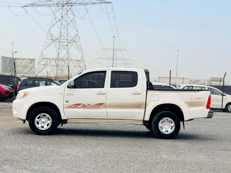 Toyota Hilux // Full option // Full Automatic // 4×4 Drive // Automatic gear // Gcc space // Good co63165694793091114