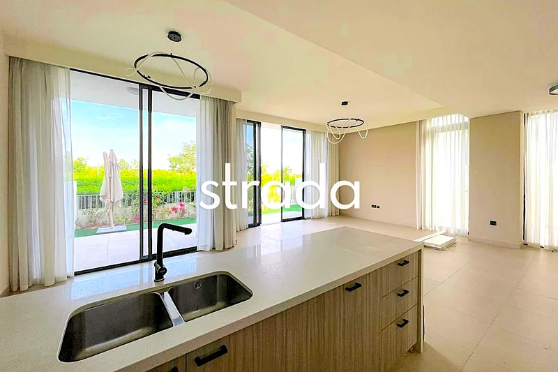 Vacant Soon | Single Row | Rooftop Terrace64043126112002112