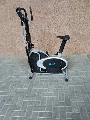 Elliptical cross trainer