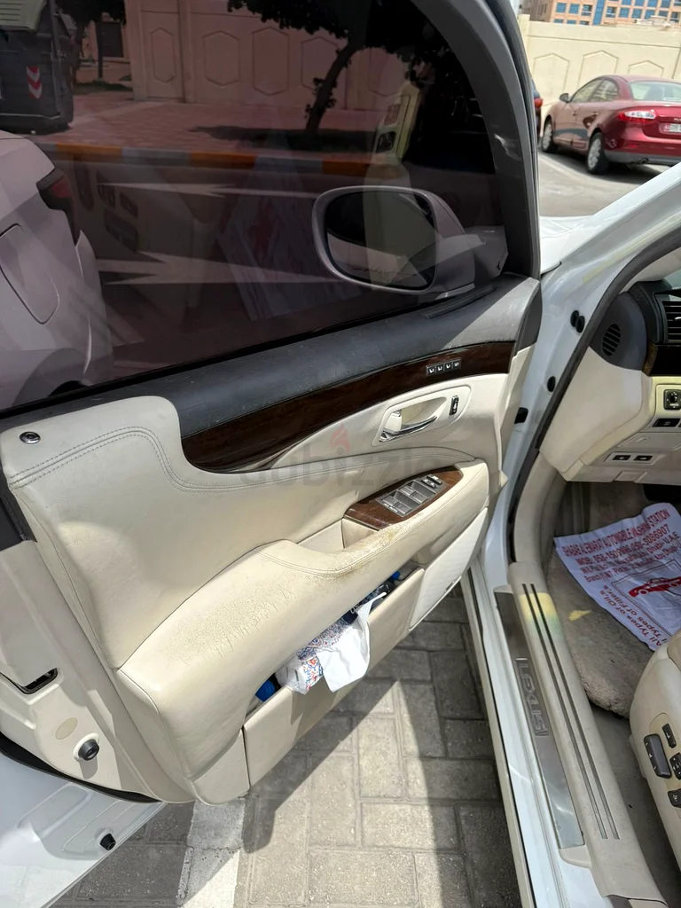 Lexus LS 460 L Large full option GCC Specs63398644838785112