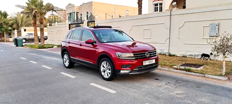 Full Option Reliable GCC AWD Tiguan Sport 4motion with full-service history. Single Expat Owner,63398576563585111