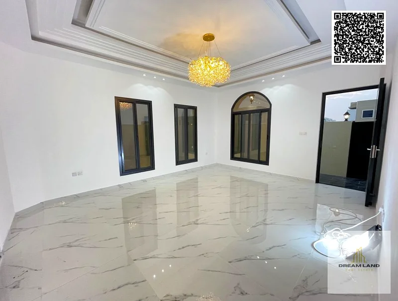 For sale, a villa in a prime location, 5 rooms, at a negotiable price, including registration fees and freehold ownership.63912154601345114