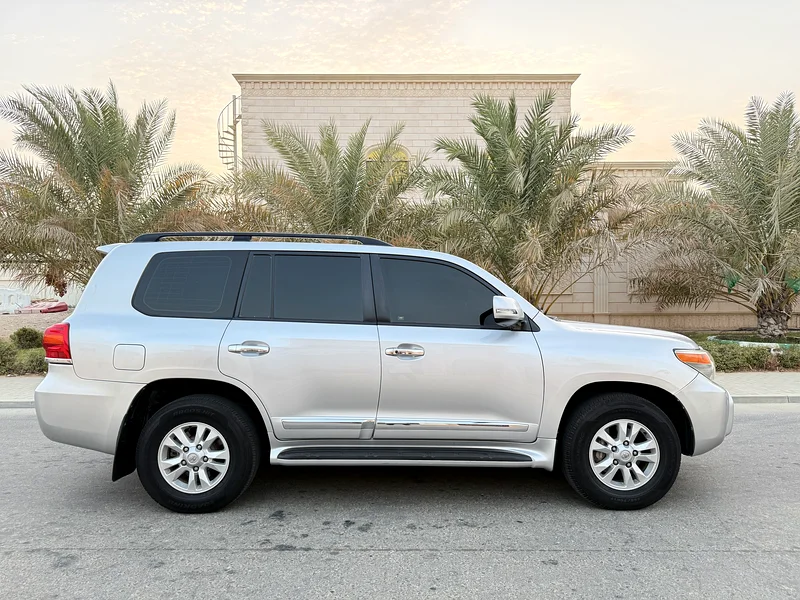 For sale: Toyota Land Cruiser GXR V6 PLUS, Gulf model, 2012, full agency paint, no accidents or repaints.63398469863297114