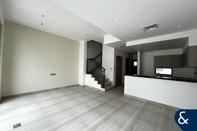 Fully Handed Over | Single Row | Vacant63970855101187112