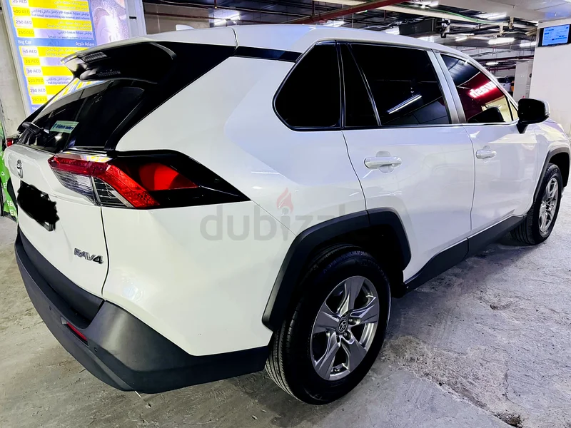 2024 upgraded RAV 4 Dealer maintained under warranty63401307059201111