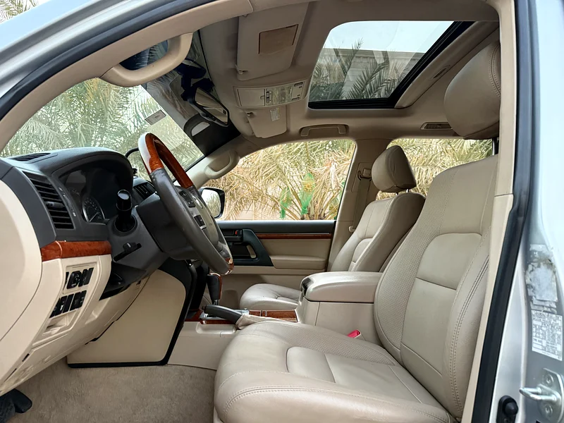 For sale: Toyota Land Cruiser GXR V6 PLUS, Gulf model, 2012, full agency paint, no accidents or repaints.63398469863297111