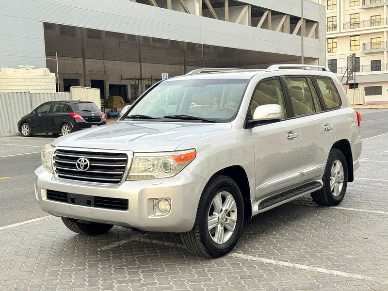 توياوتا لاند كروزر 2014 GXR V8 4.6 لتر، كامل الخيارات، خالية من الحوادث63399950367234112