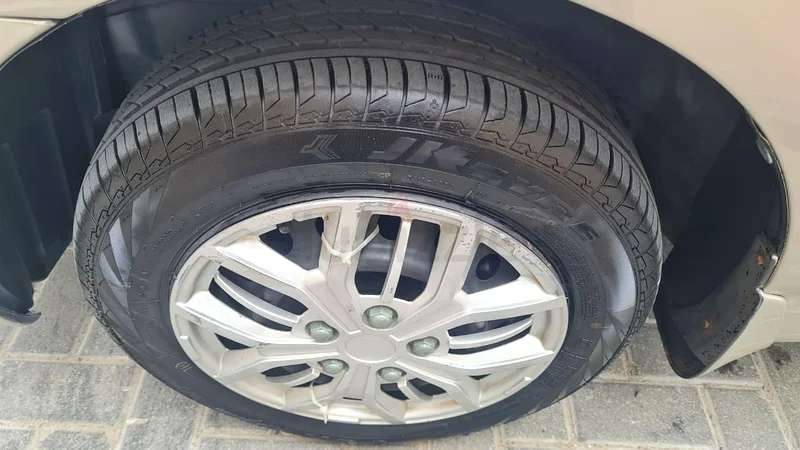 2001 COROLLA 1.8 XLI AL FUTTAIM GCC GULF BRAND NEW TYRES NEW BATTERY VERY CLEAN SERVICE ON TIME63401307333507113