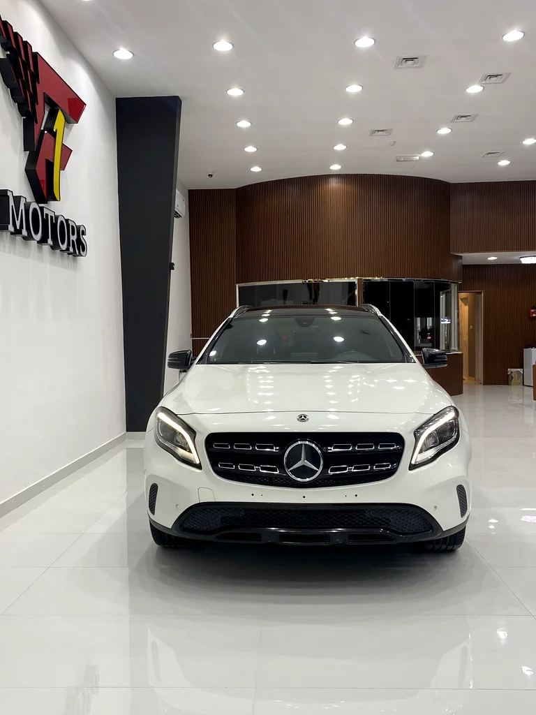 Mercedes GLA 250 4MATIC, fully optional. Panoramic roof. Full steering wheel controls, cruise control, electric seats, electric mirrors.63399919061249113