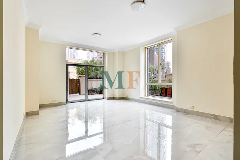 Vacant | Huge Terrace | Great Location64039486898945112