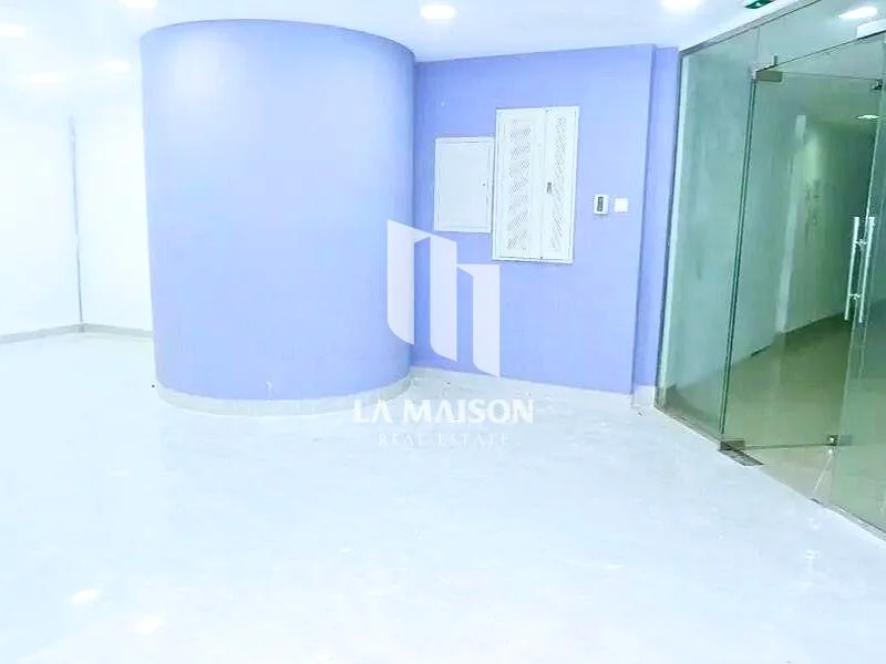تصميم واسع | مكتب | شاغر | استخدام مختلط63402706273665113