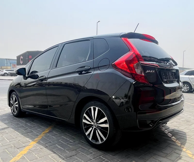 ONLY 44,000 KM’S • TOP OF THE RANGE - 2018 HONDA JAZZ • GCC SPECS • ORIGINAL PAINT • NO ACCIDENTS63223314346498114