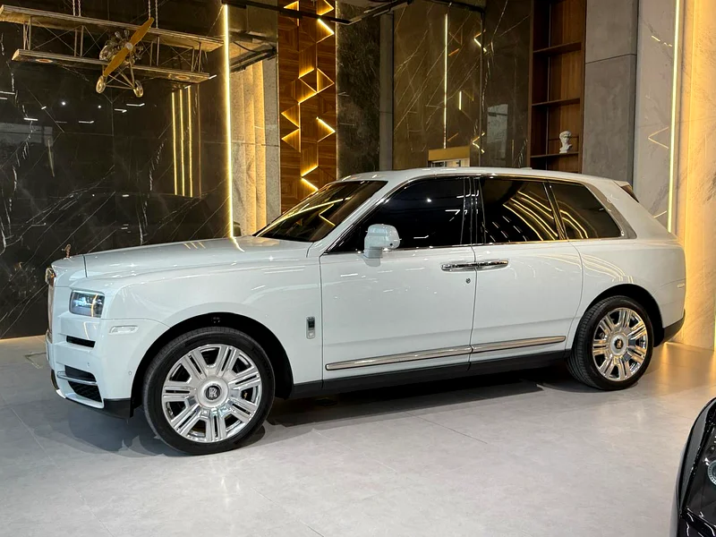 Rolls Royce Cullinan63398474260353114