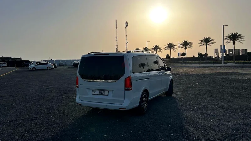 Mercedes V25063403705724929112