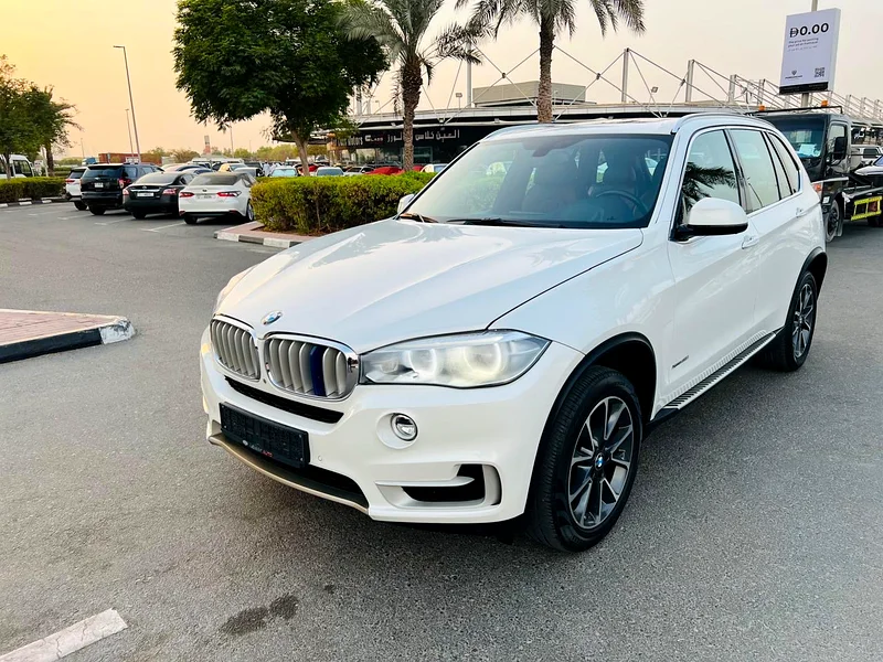 بي إم دبليو X5 محرك V6 بنظام الدفع الرباعي xDrive 35i، بمواصفات خليجية، مجهزة بالكامل، ملكية فردية، مع سجل كامل للصيانة، متوفرة من شركة AGMC63398469884290111