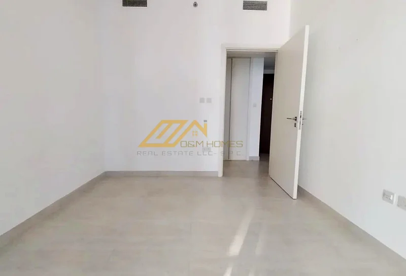 شقة بغرفة نوم واحدة | وحدة شاغرة | مع شرفة63844469387138113