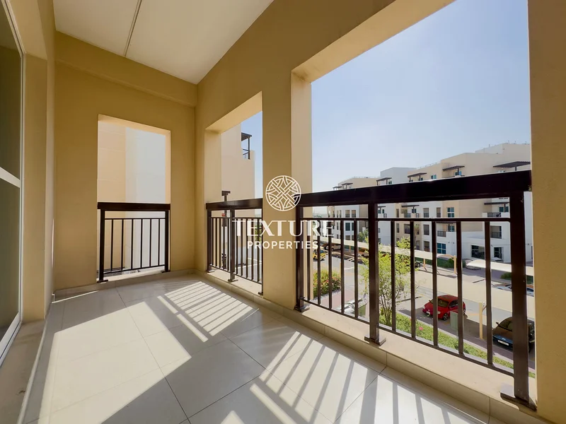 Big 2 BR | Well Maintained | Prime Connectivity63916247917571112