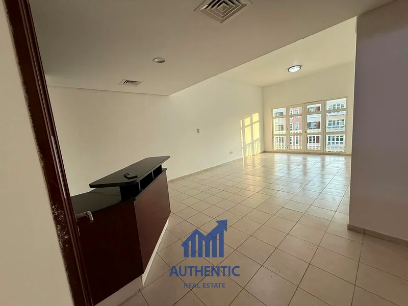 شقة من غرفة نوم واحدة بمساحة واسعة وموقع متميز63935772865794110