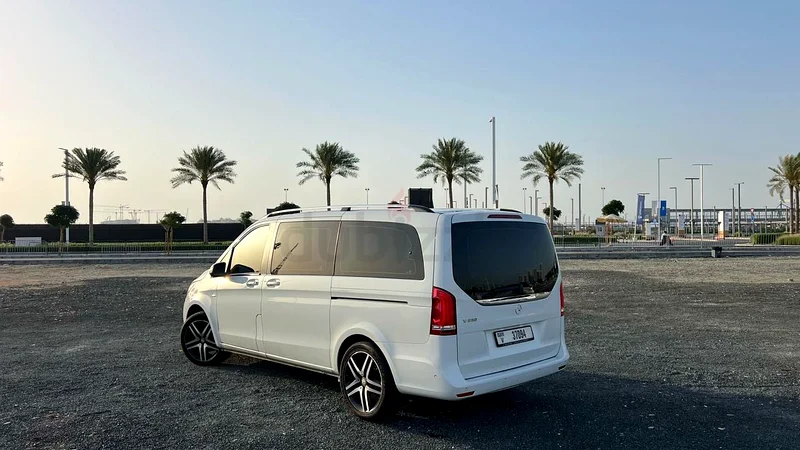 Mercedes V25063403705724929111