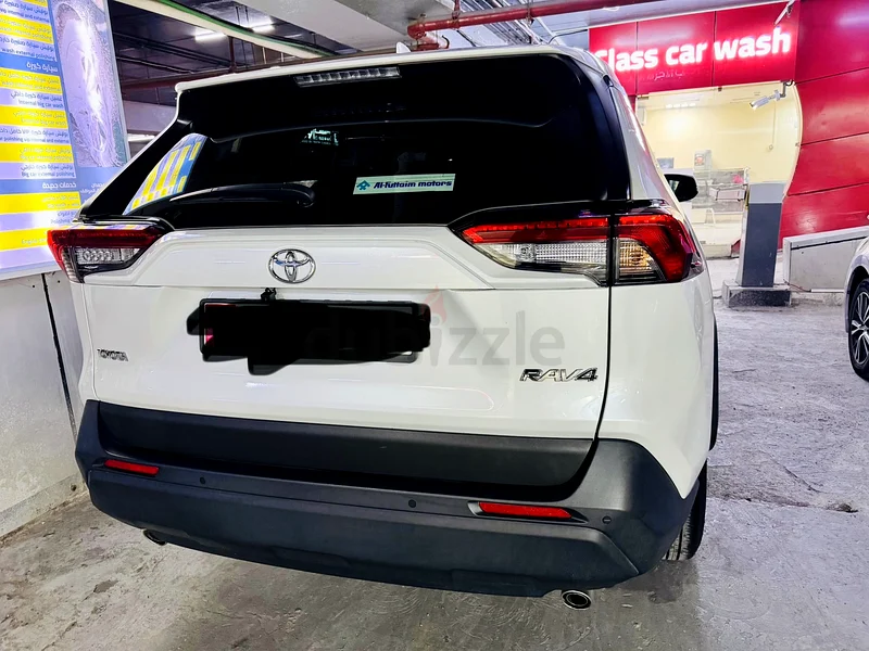 تم ترقية RAV 4 لعام 2024، ويتم صيانتها من قبل التاجر ضمن الضمان63401307059201113