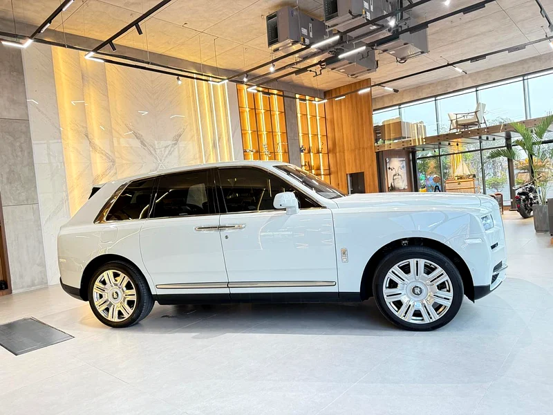 Rolls Royce Cullinan63398474260353113