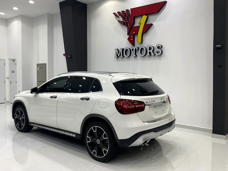 Mercedes GLA 250 4MATIC, fully optional. Panoramic roof. Full steering wheel controls, cruise control, electric seats, electric mirrors.63399919061249112
