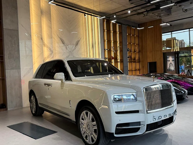 Rolls Royce Cullinan63398474260353112