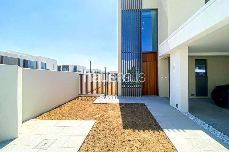 Close to Pool | Single Row | Green Belt Backing63954729311619110
