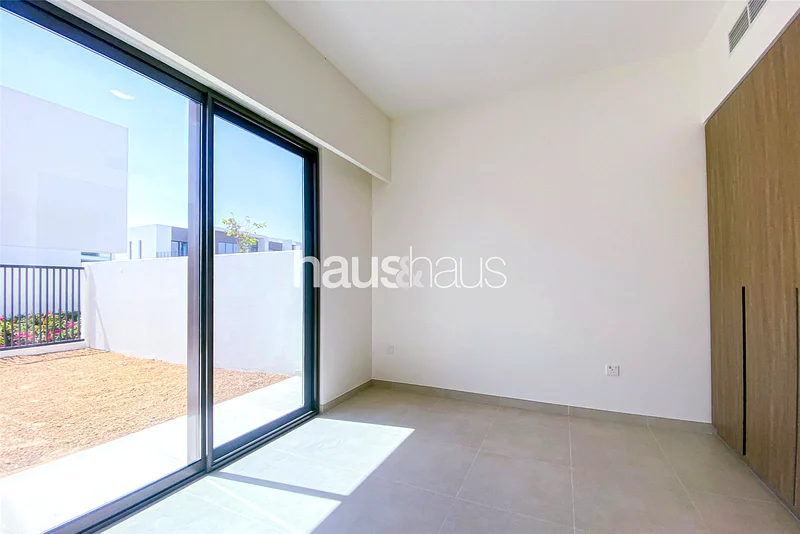 Close to Pool | Single Row | Green Belt Backing63954729311619114