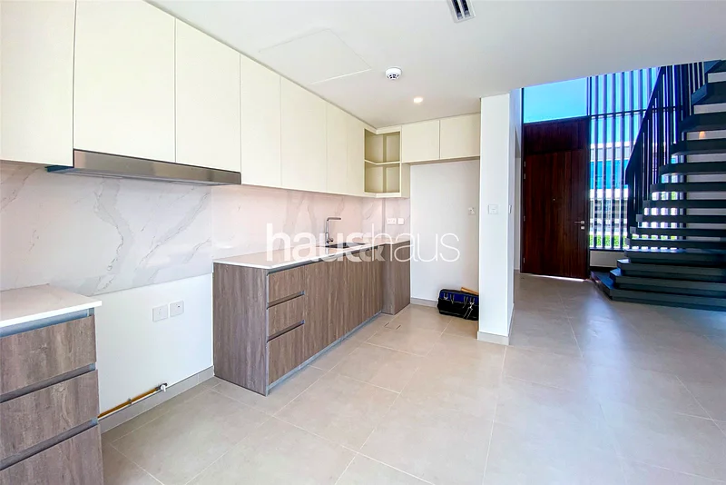 Close to Pool | Single Row | Green Belt Backing63954729311619113
