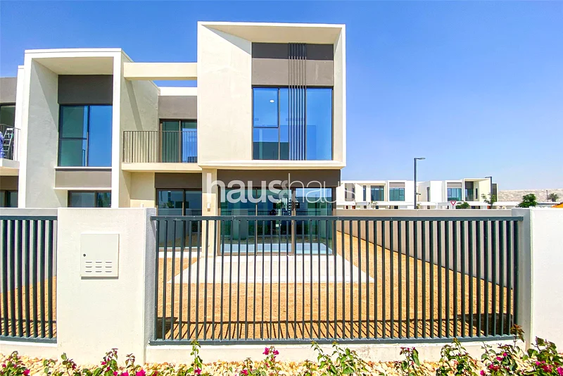 Close to Pool | Single Row | Green Belt Backing63954729311619111