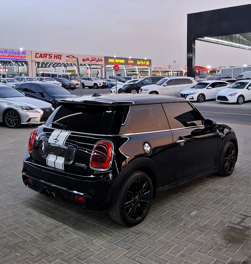 Mini Cooper 2019 imported S Full option with panoramic roof, screen, leather interior, V4 turbo, fuel-efficient, in excellent condition, extremely clean.63398522998657111
