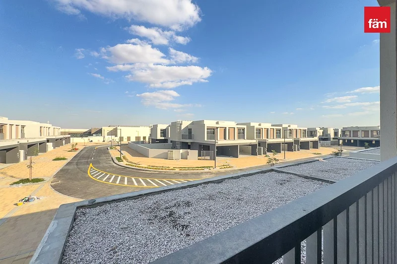 Single Row | Brand New | Near Amenties63751406002562112