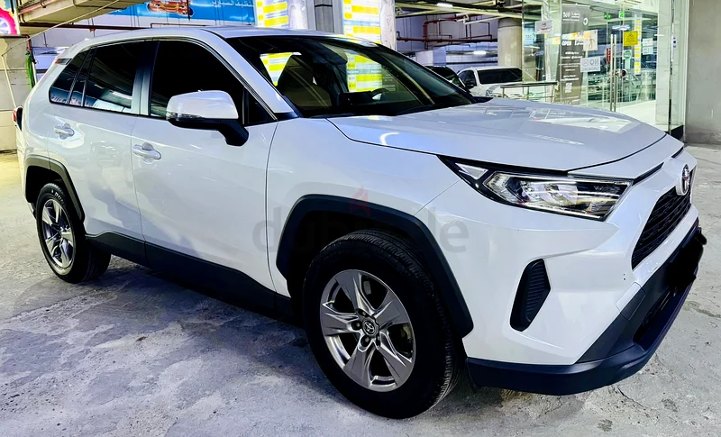 2024 upgraded RAV 4 Dealer maintained under warranty63401307059201112