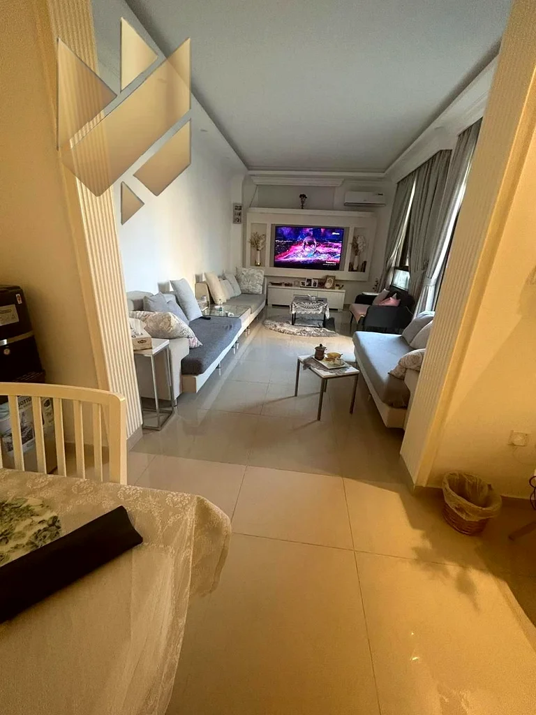 فيلا من طابقين مع حديقة خاصة، مفروشة بالكامل، وتضم 3 غرف نوم رئيسية63699653212929112