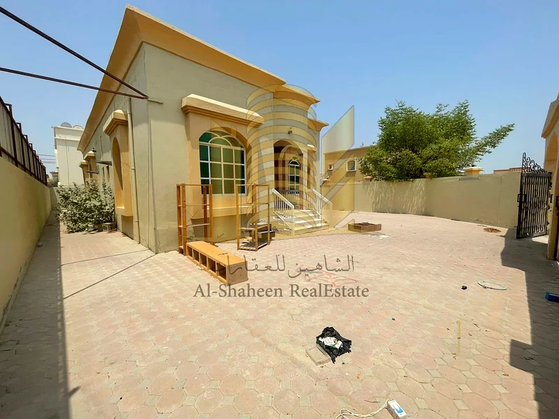 فيلاان للبيع في الروضة 3، عجمان63878297664129111