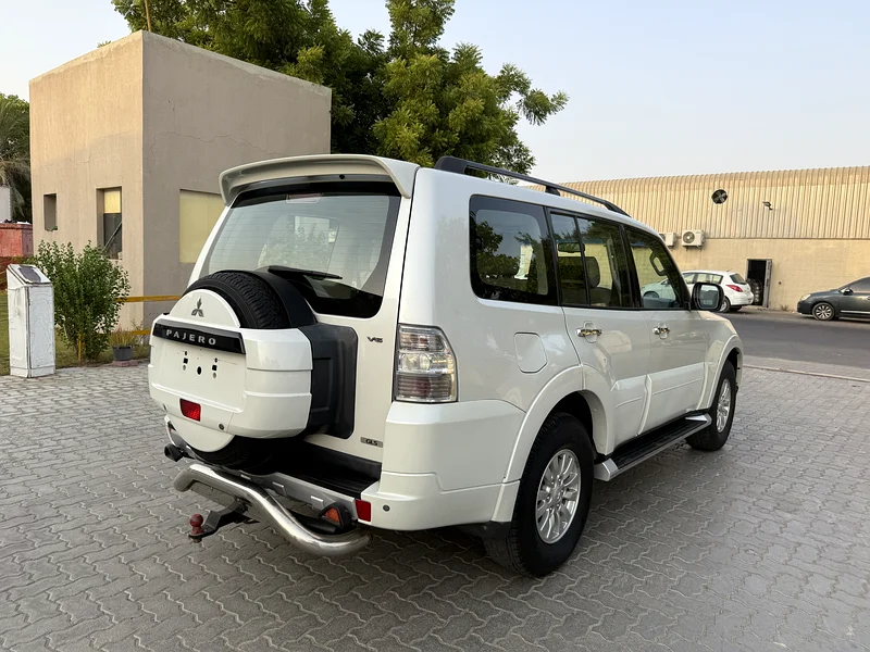 Mitsubishi Pajero, model 2014, GCC specification, modified options, excellent condition, accident-free, original paint.63398587348737113