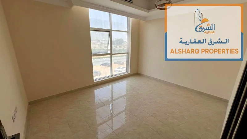 شقة جديدة، واحدة من أكثر الشقق فخامة في الروضة 1، عجمان، مكونة من غرفتين وصالة، وحمامين، وشرفة، للإيجار السنوي63721988112131112