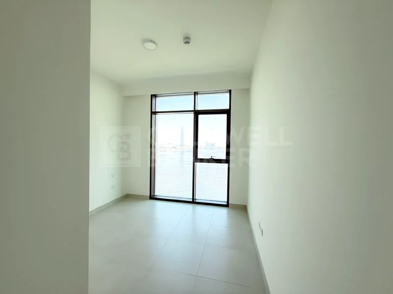 منظر كامل على الماء | جديد بالكامل | جاهز للانتقال64026368463107113