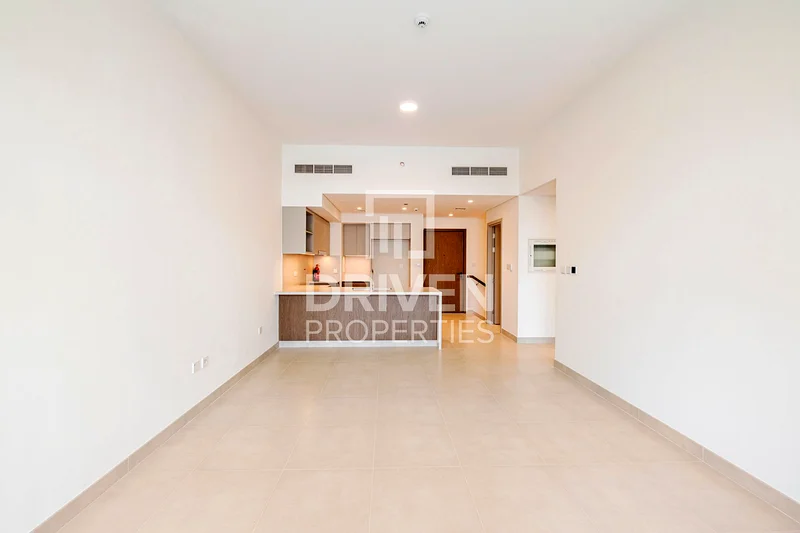 Spacious Apt | Vacant and Best Layout | Sea View64026986850179111