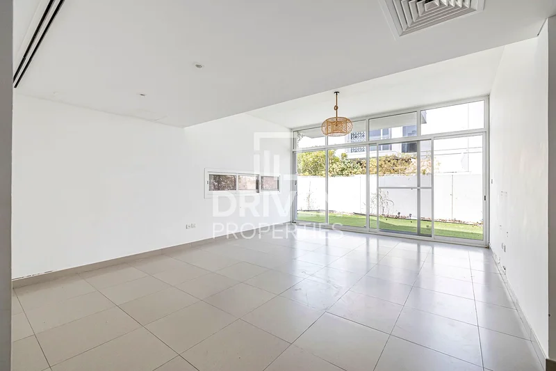 Corner Unit With Garden | Single Row | Vacant63730987950211113