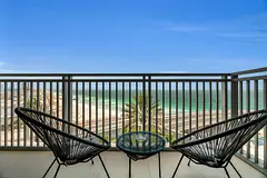 Stay cool, stay stylish sea view in 52|42 Tower